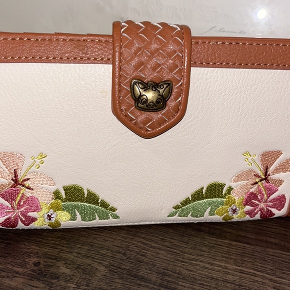 Loungefly Disney Moana Pua Floral Wallet *RARE*RETIRED* 8" x 4" x 1" - Picture 3 of 6